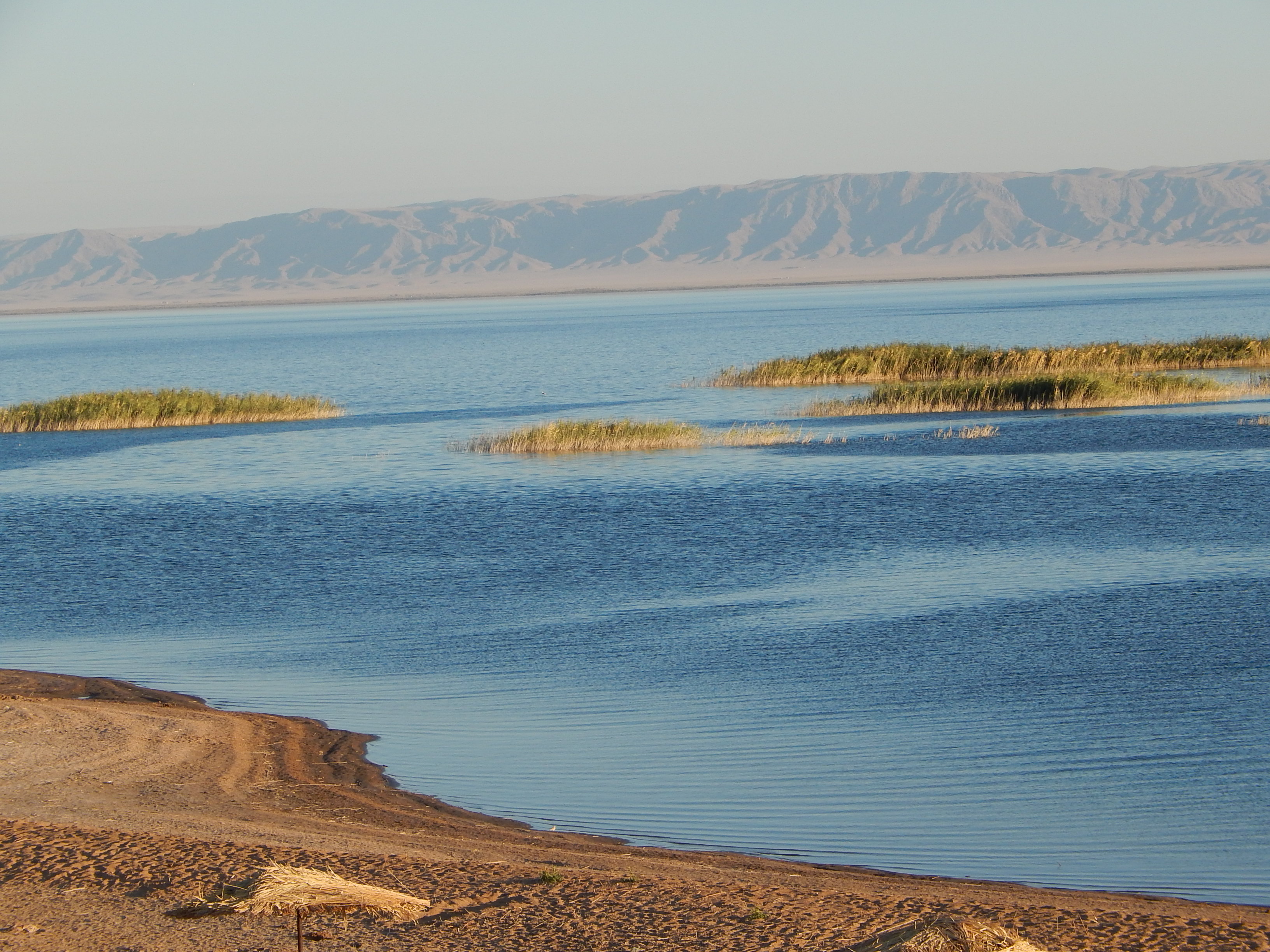 Айдаркуль - гигантское озеро посреди песков